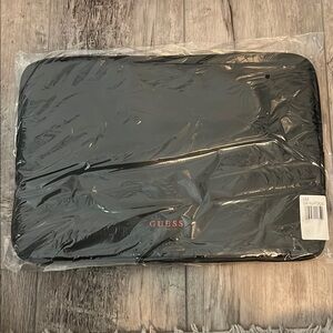 GUESS Elegant Black Laptop Sleeve